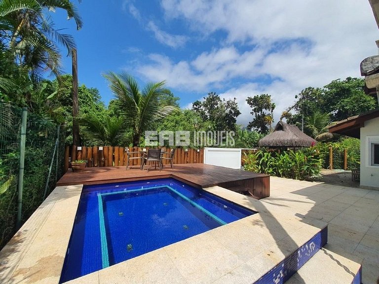 Linda casa com piscina e espaço gourmet. Acomodações para 11