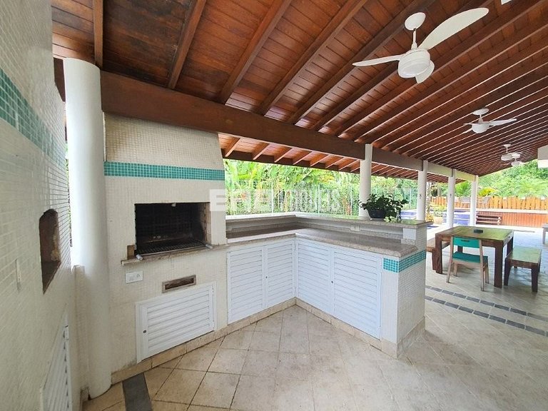 Linda casa com piscina e espaço gourmet. Acomodações para 11