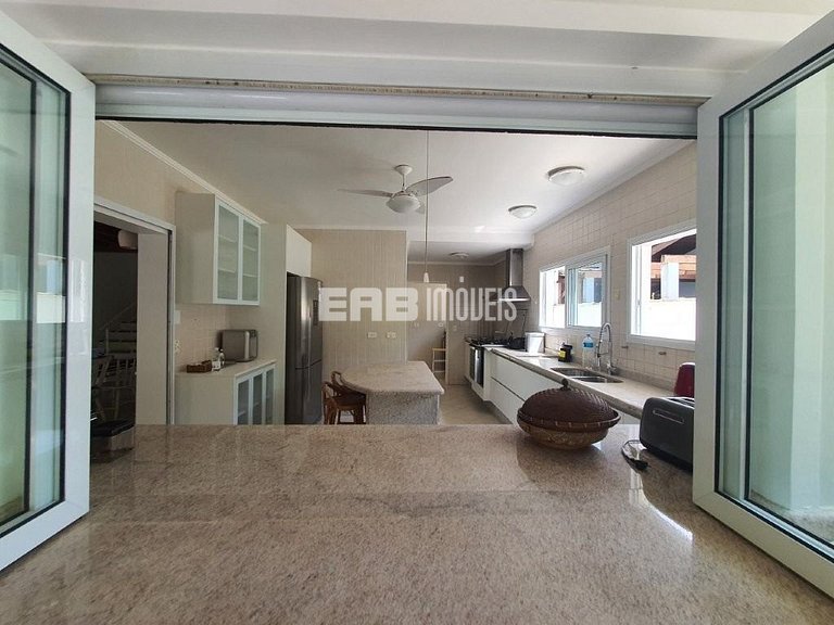 Linda casa com piscina e espaço gourmet. Acomodações para 11