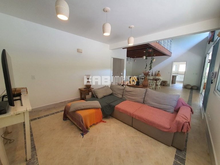 Linda casa com piscina e espaço gourmet. Acomodações para 11