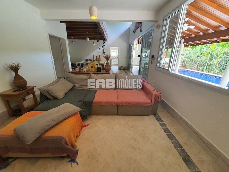 Linda casa com piscina e espaço gourmet. Acomodações para 11