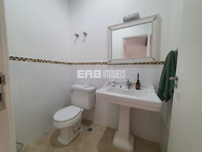 Linda casa com piscina e espaço gourmet. Acomodações para 11