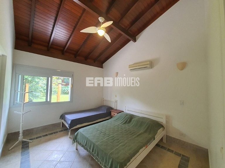 Linda casa com piscina e espaço gourmet. Acomodações para 11