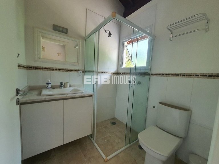 Linda casa com piscina e espaço gourmet. Acomodações para 11