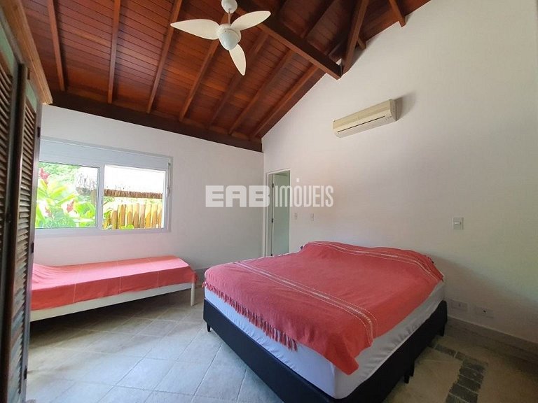 Linda casa com piscina e espaço gourmet. Acomodações para 11