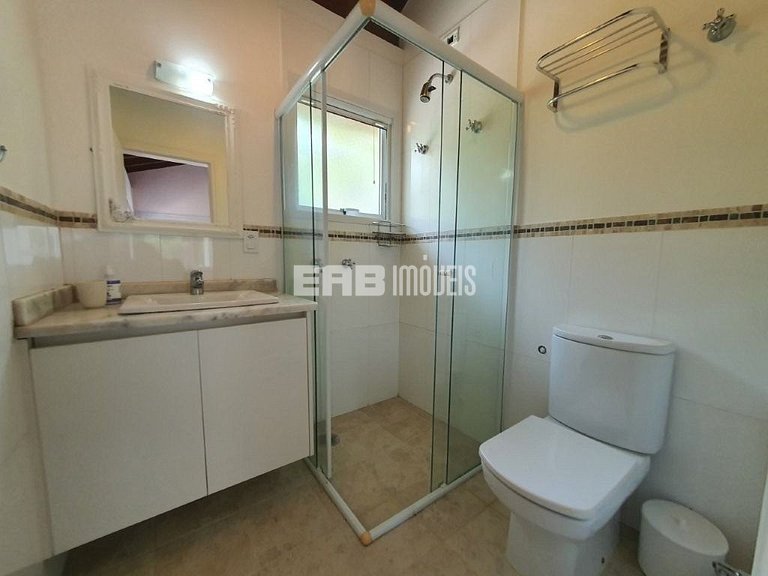 Linda casa com piscina e espaço gourmet. Acomodações para 11