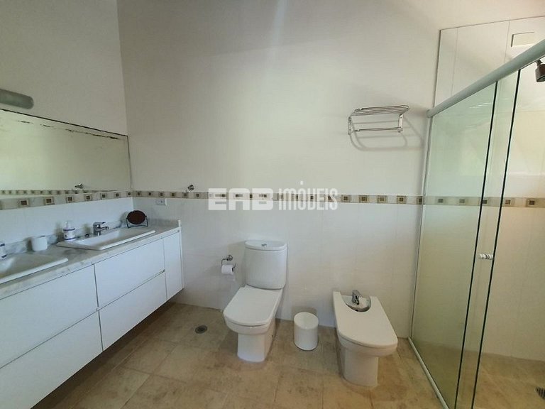 Linda casa com piscina e espaço gourmet. Acomodações para 11