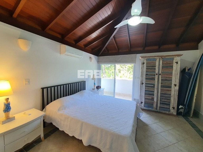 Linda casa com piscina e espaço gourmet. Acomodações para 11