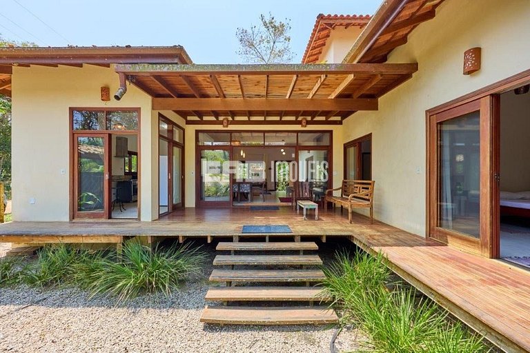 Casa para locação de temporada com 4 dormitórios, em Itamamb