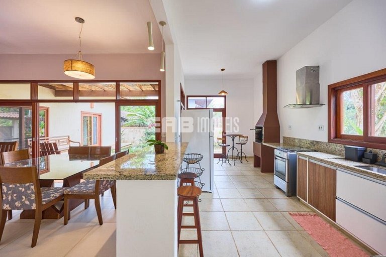 Casa para locação de temporada com 4 dormitórios, em Itamamb