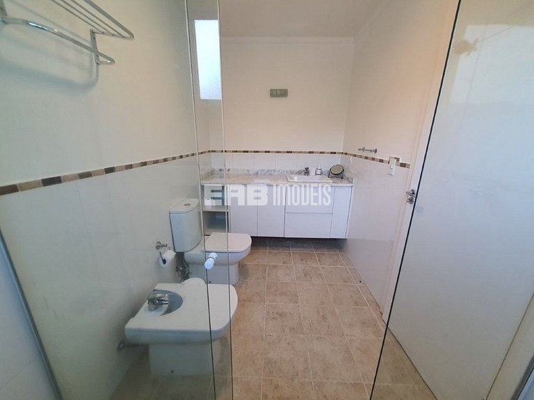 Linda casa com piscina e espaço gourmet. Acomodações para 11