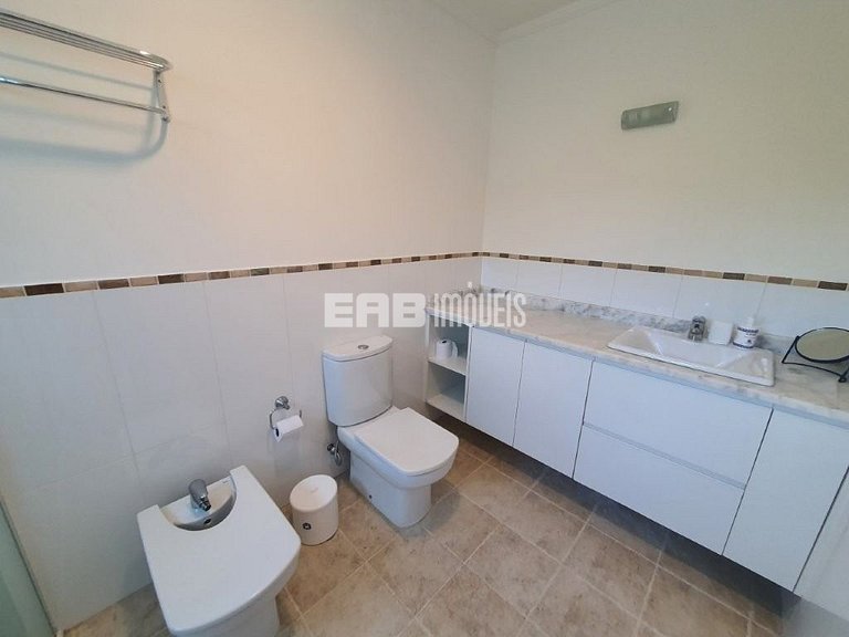 Linda casa com piscina e espaço gourmet. Acomodações para 11