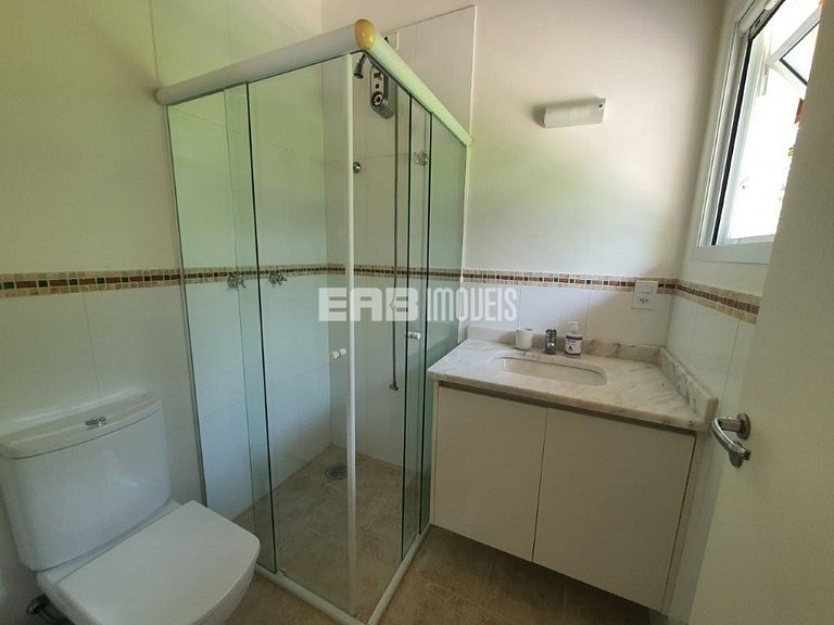 Linda casa com piscina e espaço gourmet. Acomodações para 11