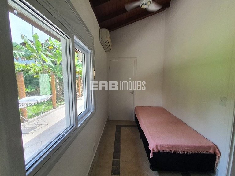 Linda casa com piscina e espaço gourmet. Acomodações para 11