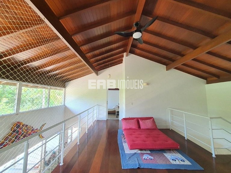 Linda casa com piscina e espaço gourmet. Acomodações para 11