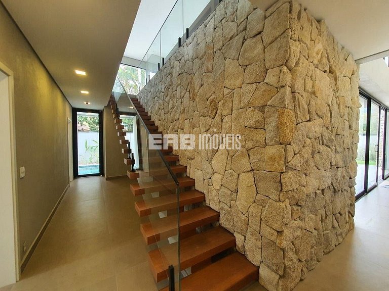 Casa na praia de Itamambuca, com 6 suítes, sauna e piscina