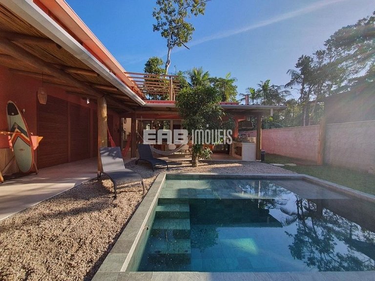 Casa moderna com 4 suítes e piscina em Itamambuca