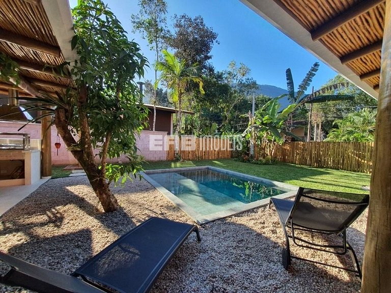 Casa moderna com 4 suítes e piscina em Itamambuca