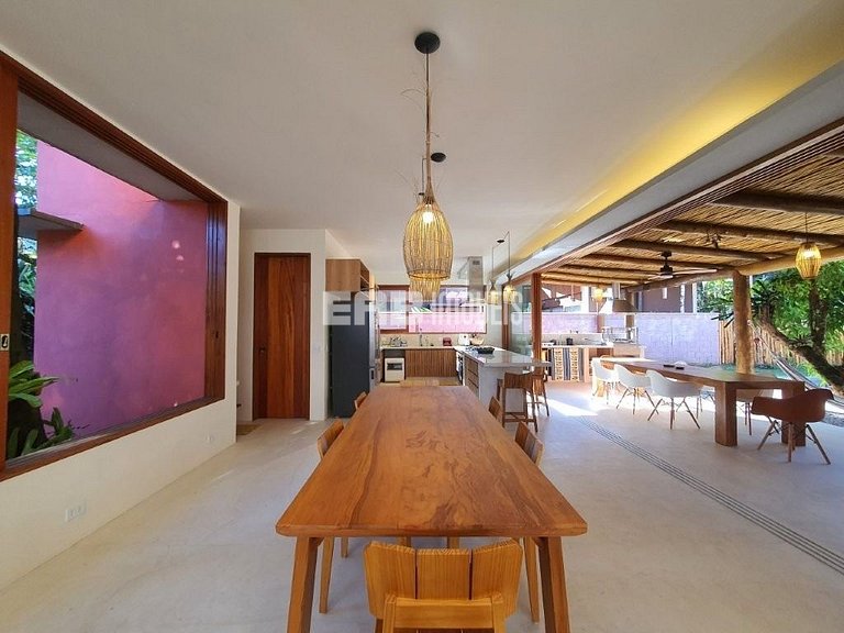 Casa moderna com 4 suítes e piscina em Itamambuca