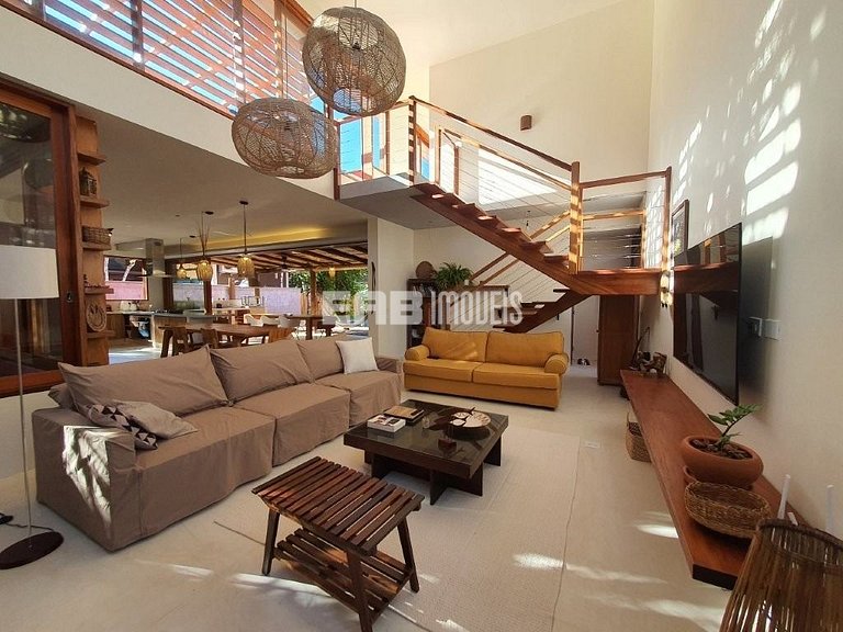 Casa moderna com 4 suítes e piscina em Itamambuca