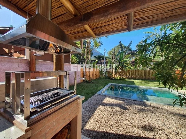 Casa moderna com 4 suítes e piscina em Itamambuca