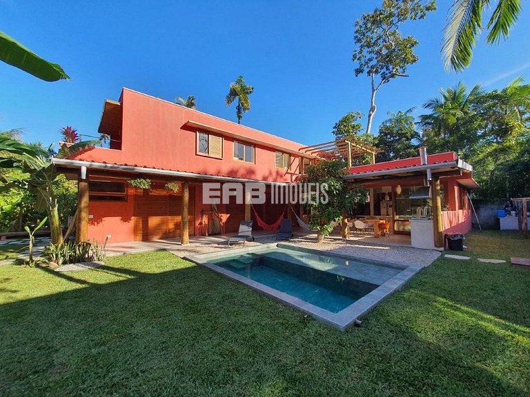 Casa moderna com 4 suítes e piscina em Itamambuca