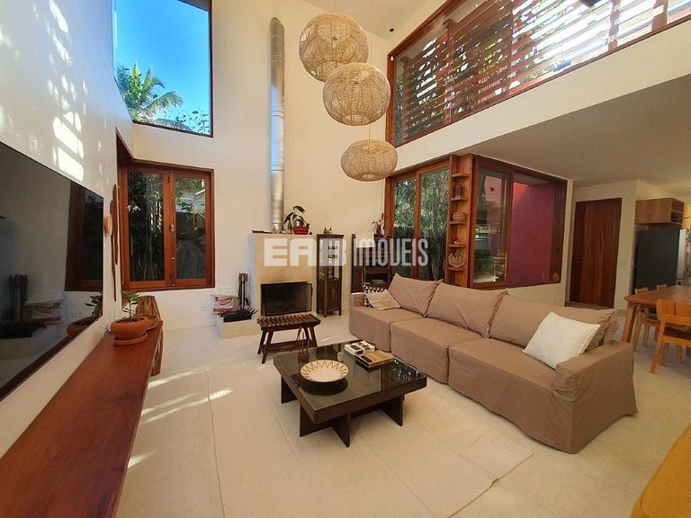 Casa moderna com 4 suítes e piscina em Itamambuca