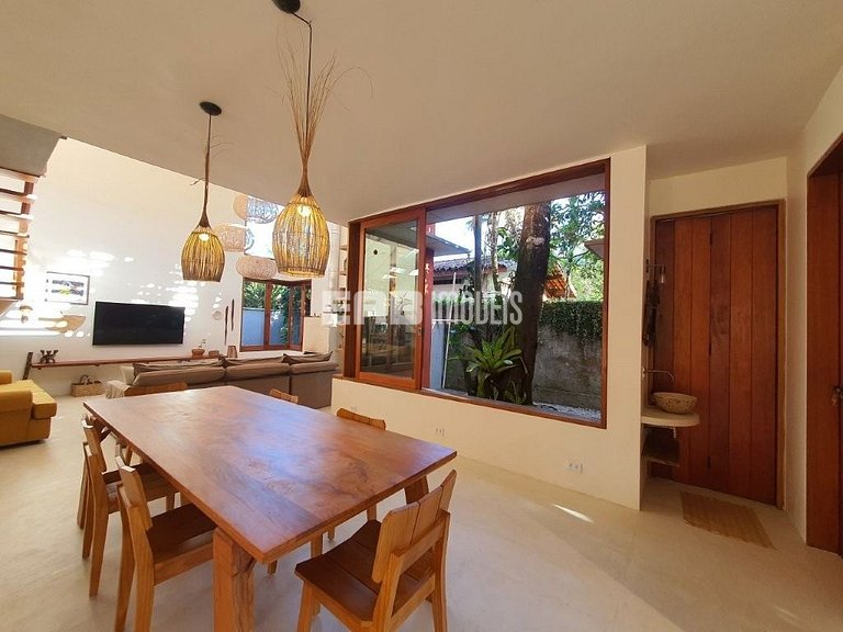 Casa moderna com 4 suítes e piscina em Itamambuca