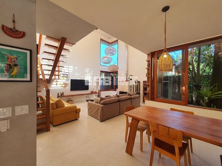 Casa moderna com 4 suítes e piscina em Itamambuca