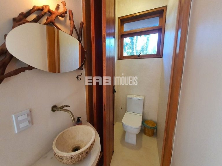 Casa moderna com 4 suítes e piscina em Itamambuca