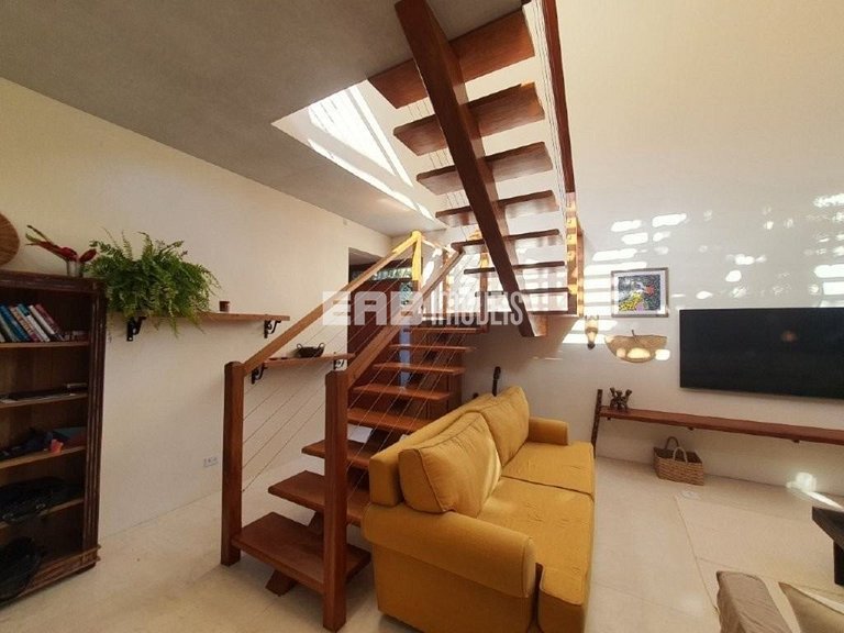 Casa moderna com 4 suítes e piscina em Itamambuca