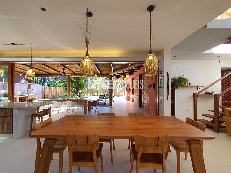 Casa moderna com 4 suítes e piscina em Itamambuca