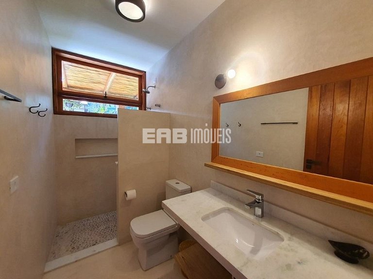 Casa moderna com 4 suítes e piscina em Itamambuca