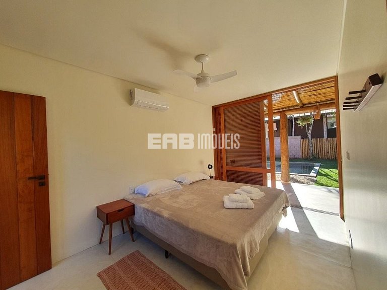 Casa moderna com 4 suítes e piscina em Itamambuca