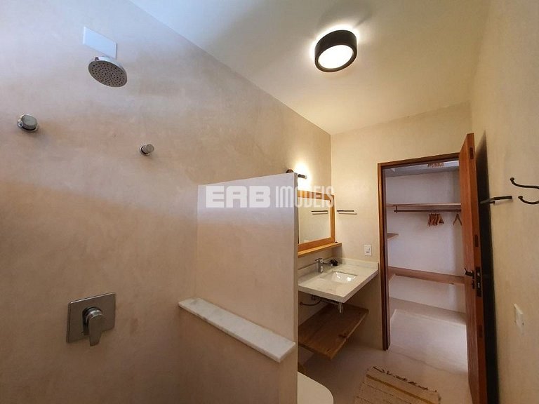 Casa moderna com 4 suítes e piscina em Itamambuca