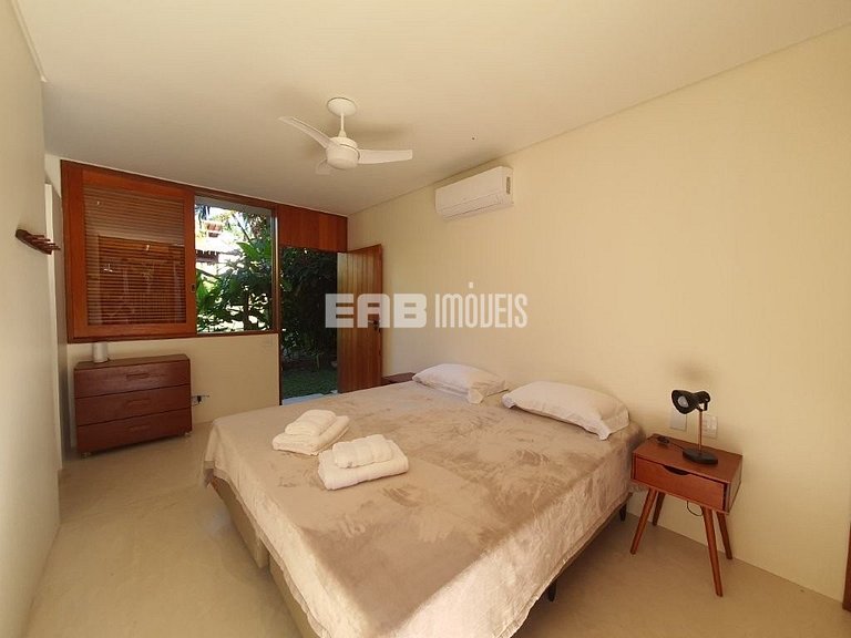 Casa moderna com 4 suítes e piscina em Itamambuca