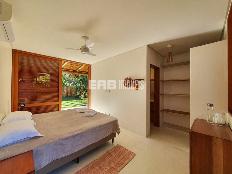 Casa moderna com 4 suítes e piscina em Itamambuca