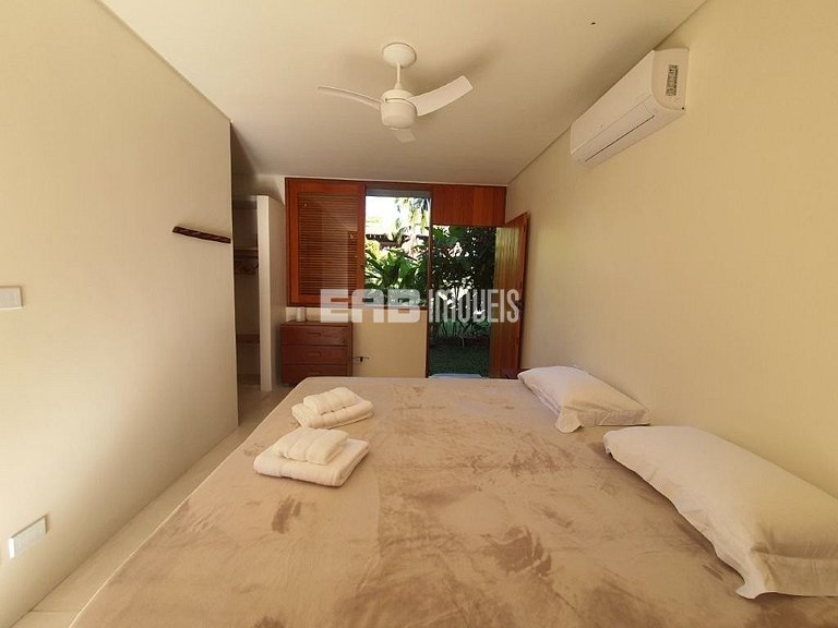 Casa moderna com 4 suítes e piscina em Itamambuca