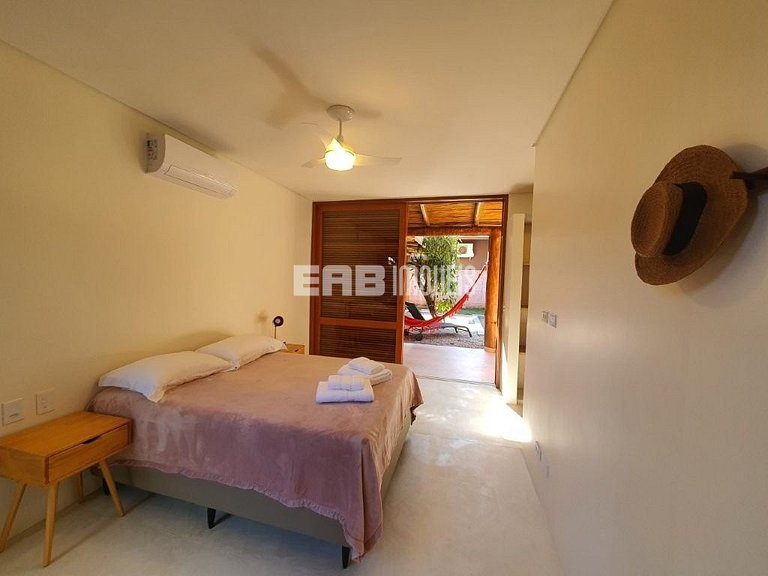 Casa moderna com 4 suítes e piscina em Itamambuca