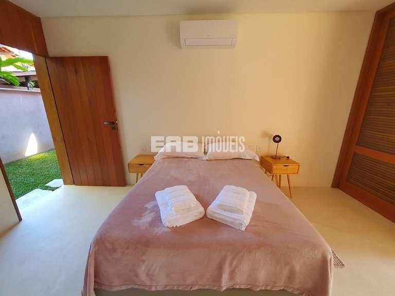 Casa moderna com 4 suítes e piscina em Itamambuca