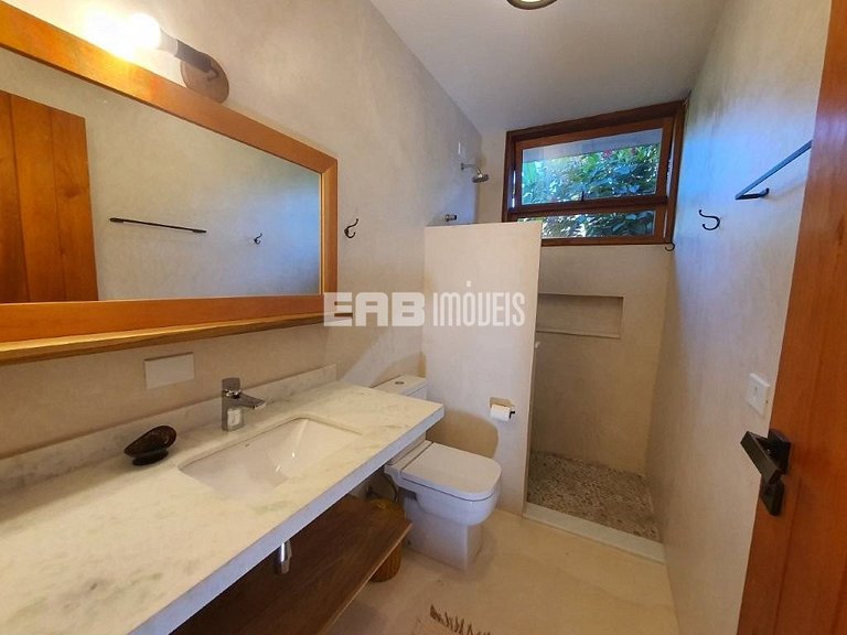 Casa moderna com 4 suítes e piscina em Itamambuca