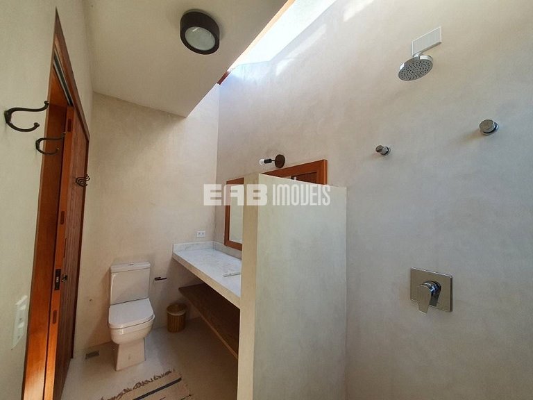 Casa moderna com 4 suítes e piscina em Itamambuca