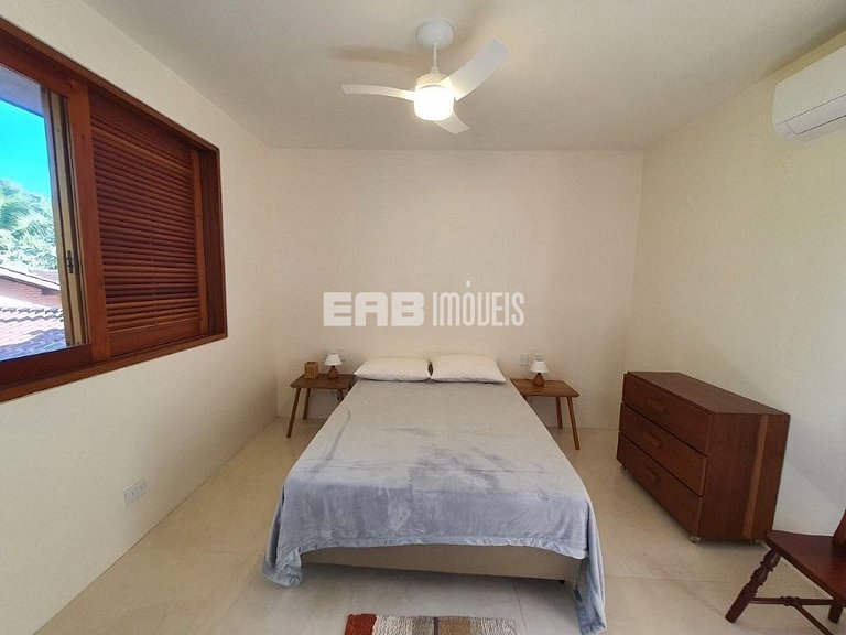 Casa moderna com 4 suítes e piscina em Itamambuca