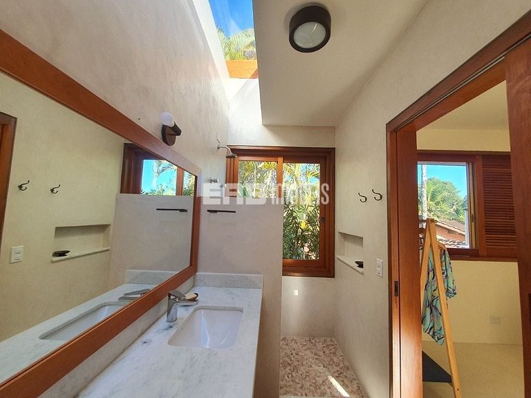 Casa moderna com 4 suítes e piscina em Itamambuca