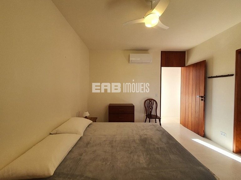 Casa moderna com 4 suítes e piscina em Itamambuca