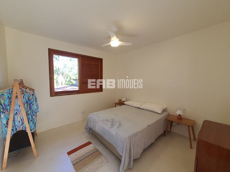 Casa moderna com 4 suítes e piscina em Itamambuca