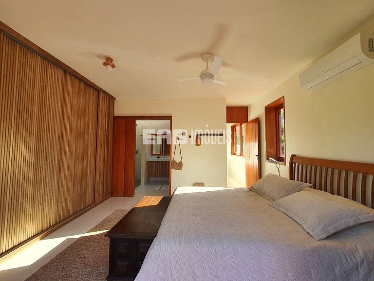 Casa moderna com 4 suítes e piscina em Itamambuca