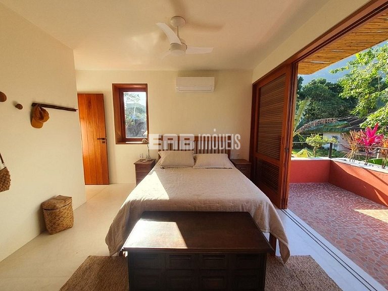 Casa moderna com 4 suítes e piscina em Itamambuca