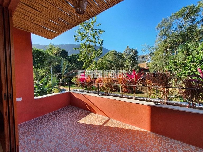 Casa moderna com 4 suítes e piscina em Itamambuca