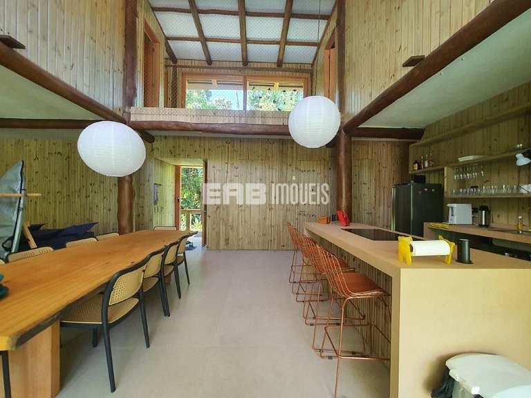 Casa com piscina e 4 suítes em Itamambuca